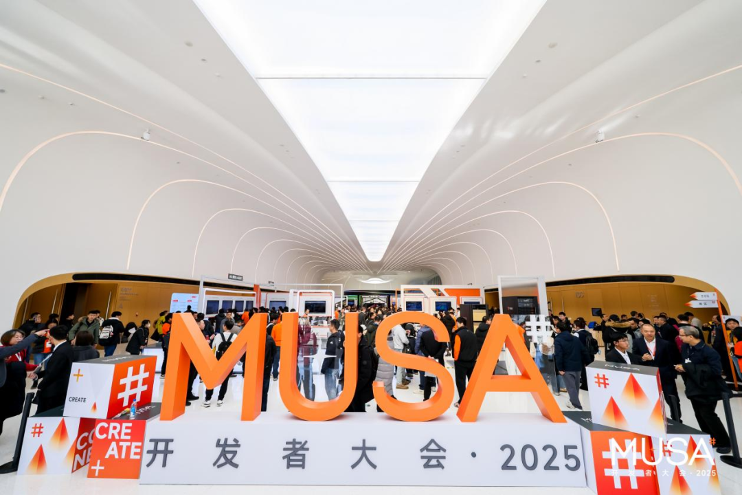 告别“硬堆料”时代：摩尔线程全功能GPU的技术路线图与生态突围样本